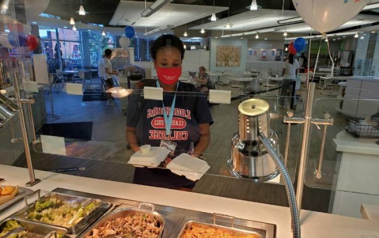 Fall 2020 student in dining hall